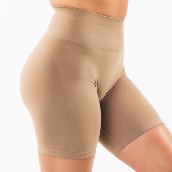 NWT Alphalete Amplify Biker Short - Picture 3 of 7